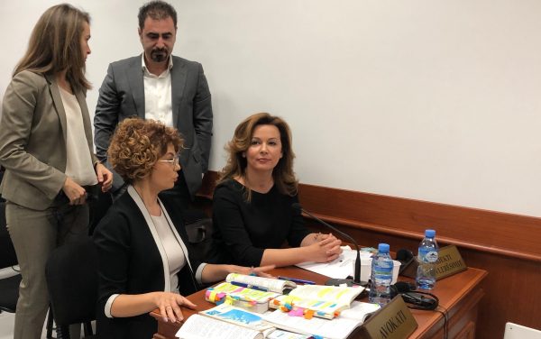 KPA shkarkon prokuroren e preferuar të Tik Llallës, i hapet rrugë a.rrestimit të Rovena Gashit KPA shkarkon prokuroren e preferuar të Tik Llallës, i hapet rrugë a.rrestimit të Rovena Gashit