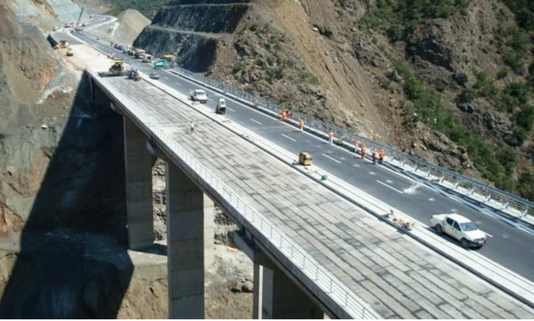 VIDEO/ Rama nxjerr pamjet më të fundit nga Rruga e Arbërit: 60% e projektit është realizuar, puna vijon me ritme të larta VIDEO/ Rama nxjerr pamjet më të fundit nga Rruga e Arbërit: 60% e projektit është realizuar, puna vijon me ritme të larta