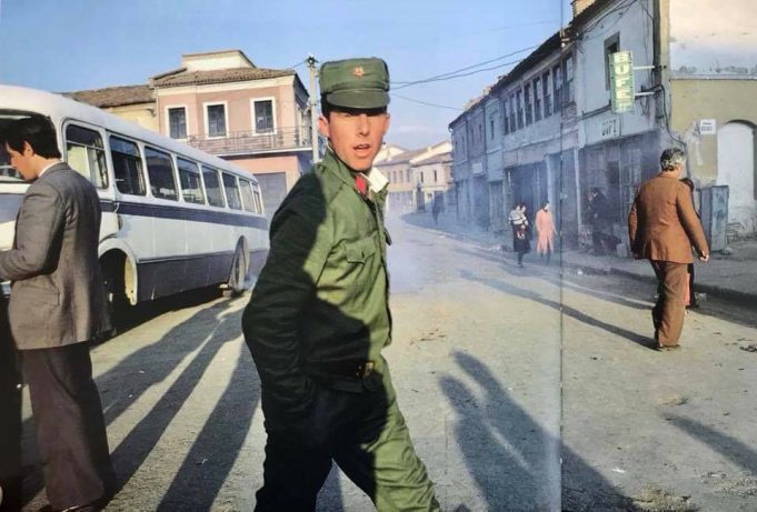 Bejtet humoristike para viteve 90′ për ushtarët “taze”: Iku daja erdhi rruli, ska traktor që ta shkuli… Bejtet humoristike para viteve 90′ për ushtarët “taze”: Iku daja erdhi rruli, ska traktor që ta shkuli…