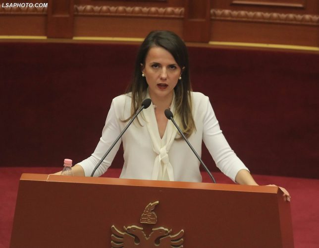 “Kanë nëshkruar 38 deputetë”! Opozita e kryesuar nga Rudina Hajdari kërkesë të papritur Kuvendit