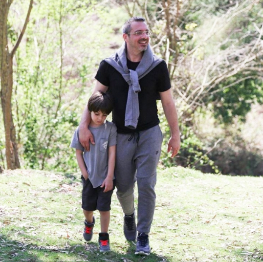 Saimir Tahiri baba për të dytën herë: Ja emri i veçantë që ka zgjedhur për të birin! Saimir Tahiri baba për të dytën herë: Ja emri i veçantë që ka zgjedhur për të birin!