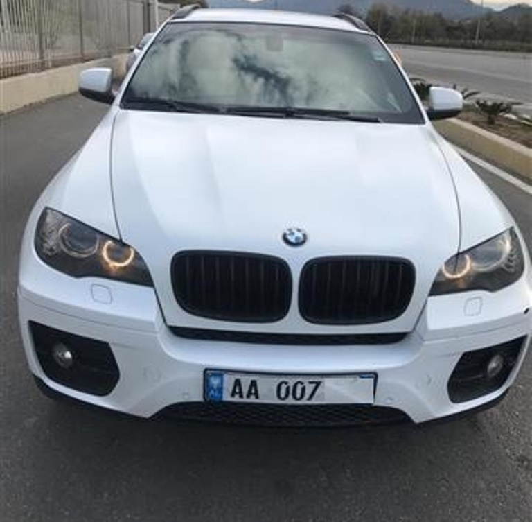 Doni targa të veçanta “001, 007”, vjen njoftimi i rëndësishëm Doni targa të veçanta “001, 007”, vjen njoftimi i rëndësishëm