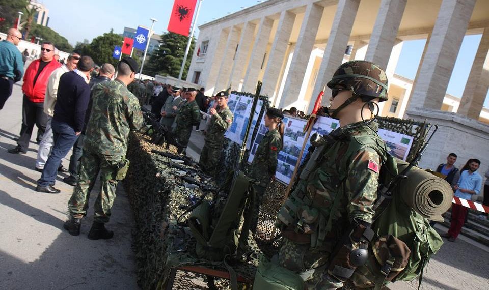 Ushtria do marrë në dorë ruajtjen e qendrave të votimit dhe institucionet kryesore, ditën e zgjedhjeve Ushtria do marrë në dorë ruajtjen e qendrave të votimit dhe institucionet kryesore, ditën e zgjedhjeve