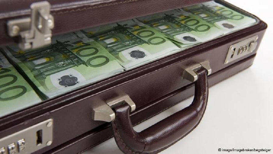 Sekuestrohen valixhet diplomatike Mediat franceze: Po dërgoheshin në Shqipëri për pastrim parash