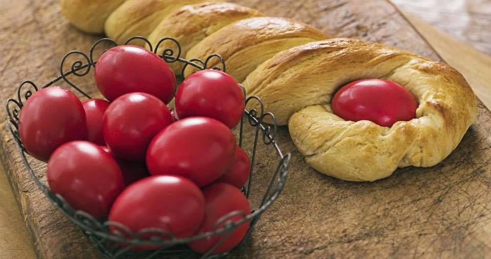 A e dini historinë e traditës së trokitjes së vezëve të kuqe? A e dini historinë e traditës së trokitjes së vezëve të kuqe?