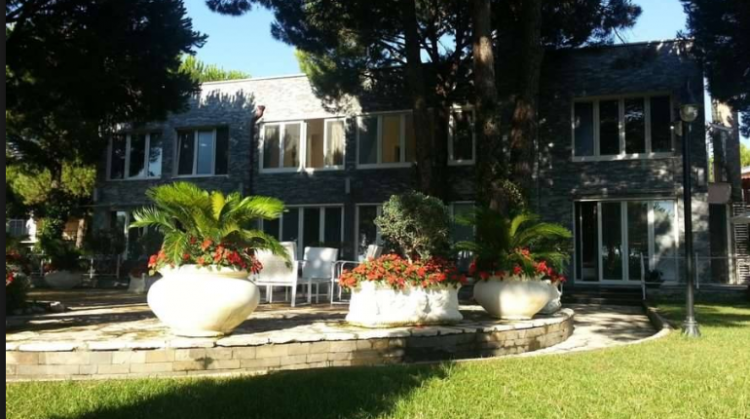 Rrëfimi i Metës dhe Monikës: Pasurinë tonë na e ka verifikuar Adriatik Llalla, e kemi me djersë Rrëfimi i Metës dhe Monikës: Pasurinë tonë na e ka verifikuar Adriatik Llalla, e kemi me djersë