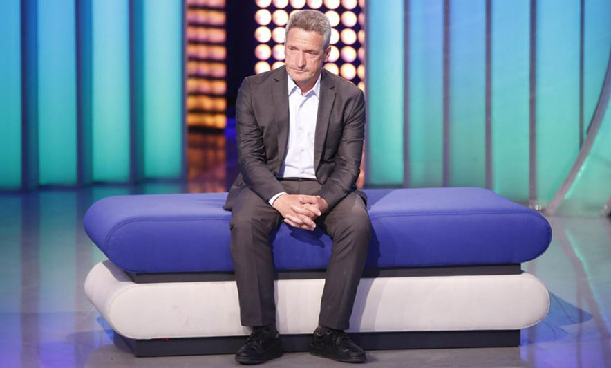 Agimi, lojtari i llotove humbi gjithë pasurinë duke e nxjerr nga shtëpia gruan…pendohet 6 vite pas divorcit Agimi, lojtari i llotove humbi gjithë pasurinë duke e nxjerr nga shtëpia gruan…pendohet 6 vite pas divorcit