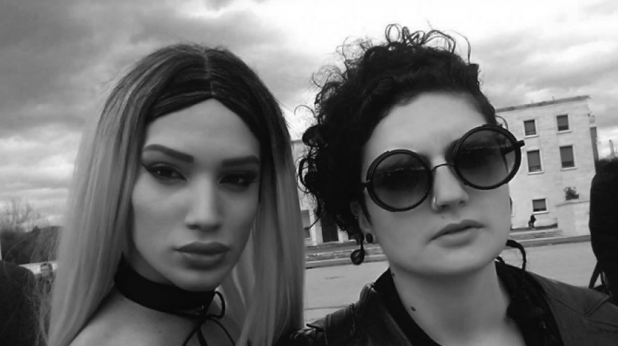 Xheni Karaj rrëfen për eksperiencën e saj, se si e mësuan prindërit që ishte lezbike Xheni Karaj rrëfen për eksperiencën e saj, se si e mësuan prindërit që ishte lezbike