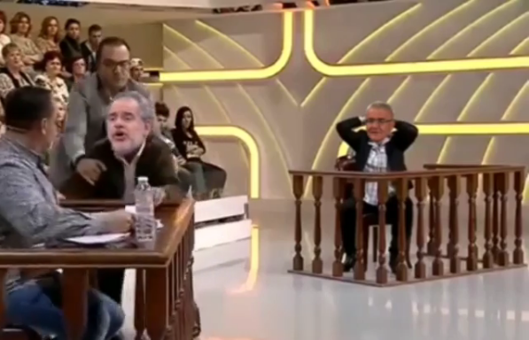 Kur Zhej dhe kazani shtyjnë kohën me idiotsira! Kryeministri dhe “qeveria tranzitore” në dorë të Aldo Bumçit! Kur Zhej dhe kazani shtyjnë kohën me idiotsira! Kryeministri dhe “qeveria tranzitore” në dorë të Aldo Bumçit!