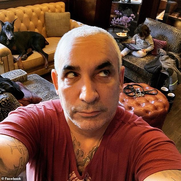 A.rrestohet Alki David pronari i Coca-Cola, u kap në avion me 5 mijë…! A.rrestohet Alki David pronari i Coca-Cola, u kap në avion me 5 mijë…!