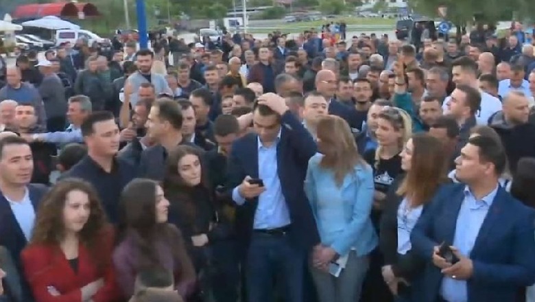 O zot çfarë do i kishte gjetur shqiptarët! Luli shpëton paq, për pak sa nuk i’u dogjën flokët nga lularët O zot çfarë do i kishte gjetur shqiptarët! Luli shpëton paq, për pak sa nuk i’u dogjën flokët nga lularët