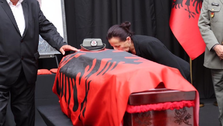 Bashkia Kamëz nderon ‘Dëshmoren e Kombit’/ Nga nesër një kopësht fëmijësh do mbajë emrin ‘Zarife Hasanaj’ Bashkia Kamëz nderon ‘Dëshmoren e Kombit’/ Nga nesër një kopësht fëmijësh do mbajë emrin ‘Zarife Hasanaj’