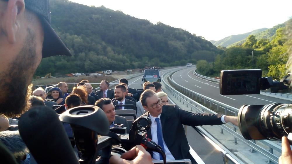 Nga Shkupi në Beograd për 3 orë e gjysmë, Zaev dhe Vuçiç hapin autostradën Nga Shkupi në Beograd për 3 orë e gjysmë, Zaev dhe Vuçiç hapin autostradën