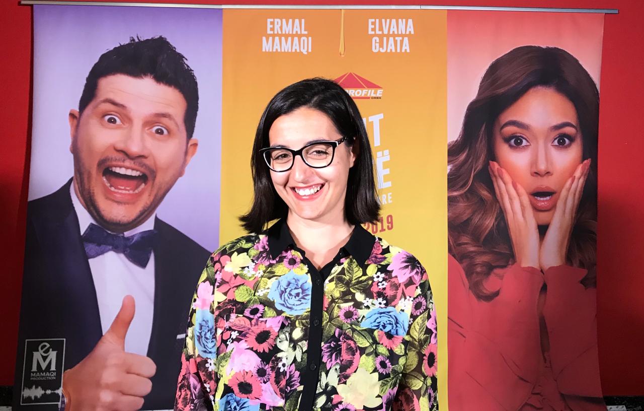 Kam dy llafe për ty Ermal tangërlliksi që s’di të bësh as humoristin, as gazetarin dhe as aktorin Kam dy llafe për ty Ermal tangërlliksi që s’di të bësh as humoristin, as gazetarin dhe as aktorin