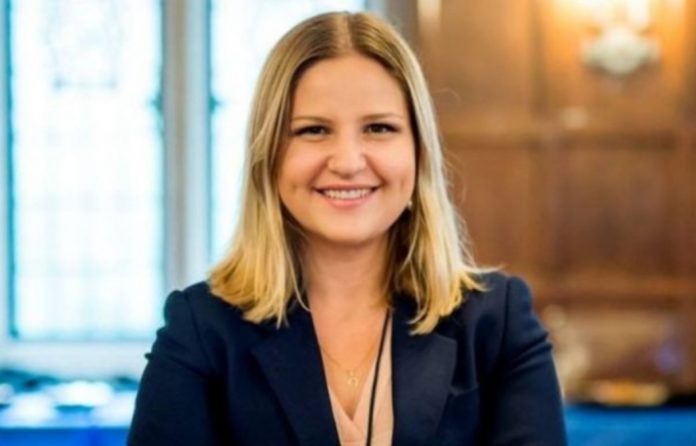 Arba Kokalari europarlamentarja më e re, shqiptarja nga Stohkolmi Arba Kokalari europarlamentarja më e re, shqiptarja nga Stohkolmi