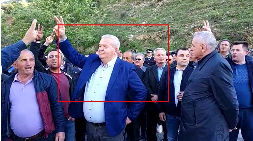 Në Gjirokastër rrugën e qytetarëve do e bllokoi Tritani i Lushnjes dhe i mërzituri i “Kolumbisë” berishiane, Lazaratit… Dasho Aliko Në Gjirokastër rrugën e qytetarëve do e bllokoi Tritani i Lushnjes dhe i mërzituri i “Kolumbisë” berishiane, Lazaratit… Dasho Aliko