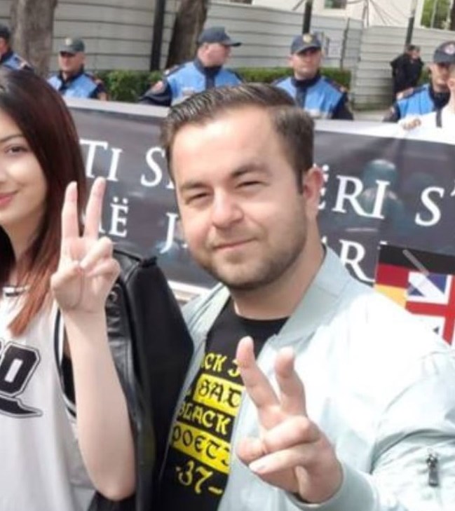 PD organizon militantët për të protestuar në emër të studentëve PD organizon militantët për të protestuar në emër të studentëve