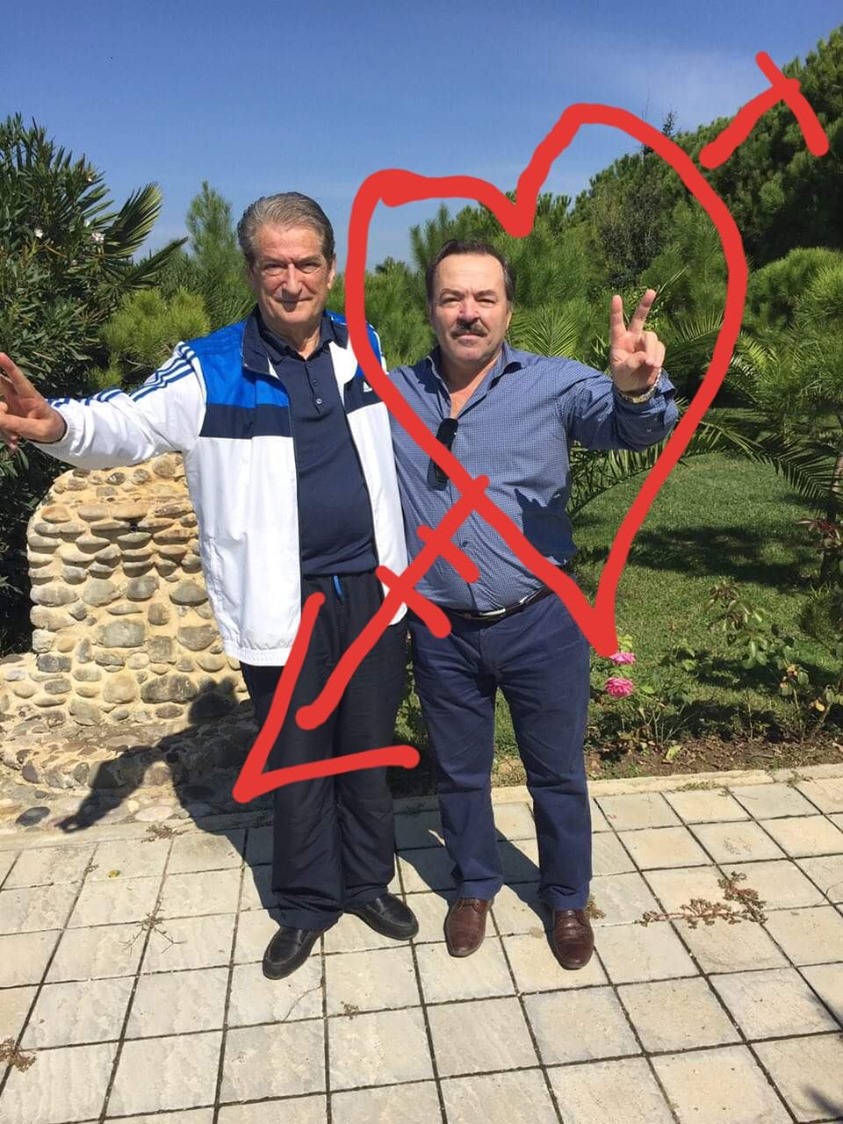 Maku nga Lushnja i Berishës, vegël e kryebashkiakut socialist Tushe… sulmon gazatarin Bledi Manen Maku nga Lushnja i Berishës, vegël e kryebashkiakut socialist Tushe… sulmon gazatarin Bledi Manen