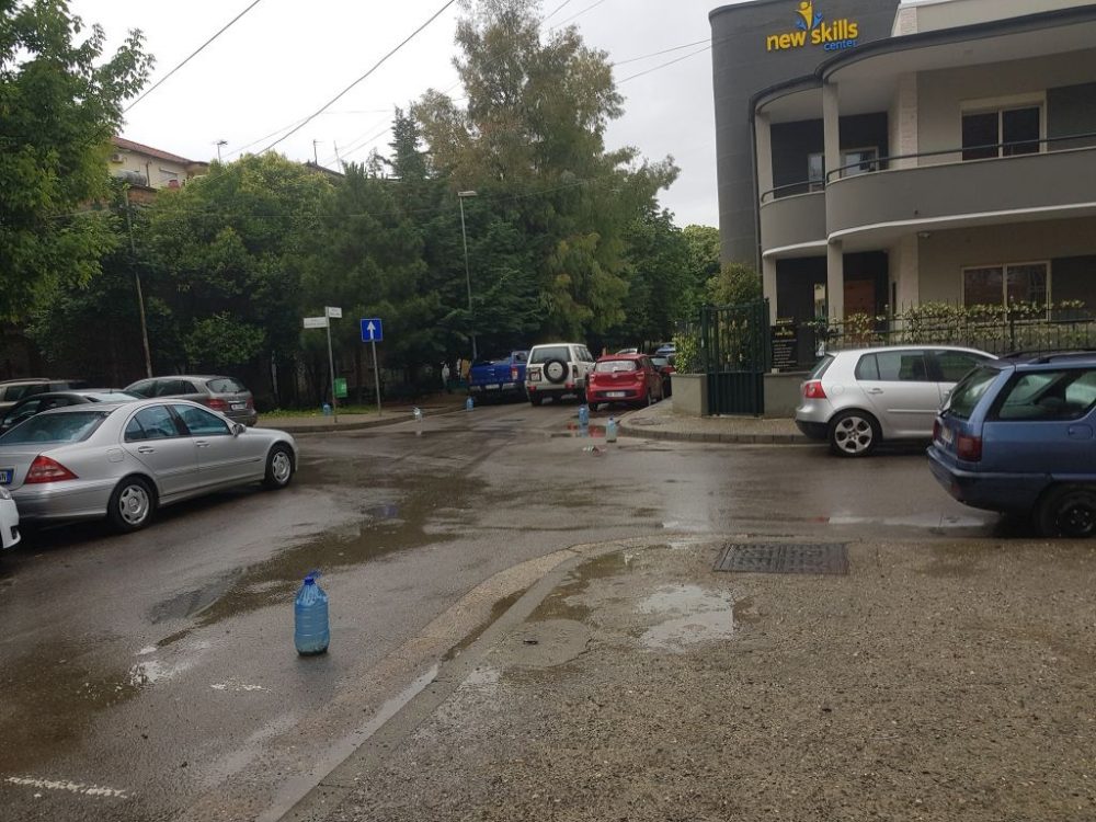 FOTO-LAJM: Gjobëvënësit e rrugëve në Tiranë, që policia nuk i “sheh” FOTO-LAJM: Gjobëvënësit e rrugëve në Tiranë, që policia nuk i “sheh”