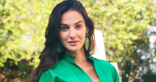 Emina Cunmulaj ‘heq dorë’ nga jeta luksoze në Amerikë, ‘kapet mat’ duke…(Foto) Emina Cunmulaj ‘heq dorë’ nga jeta luksoze në Amerikë, ‘kapet mat’ duke…(Foto)