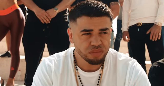 “Më lëshoni”, Noizy merr ‘peng’ aktorin e njohur shqiptar (VIDEO) “Më lëshoni”, Noizy merr ‘peng’ aktorin e njohur shqiptar (VIDEO)