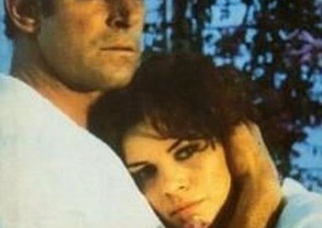 “Përgjithmonë Xhulja”! Filmi që bëri bujë në Shqipëri në vitet ’90 Si duket sot Xhulia?! (Foto) “Përgjithmonë Xhulja”! Filmi që bëri bujë në Shqipëri në vitet ’90 Si duket sot Xhulia?! (Foto)