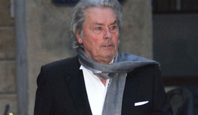 I mërzitur, Alain Delon ndan me botën, një të vërtetë të hidhur I mërzitur, Alain Delon ndan me botën, një të vërtetë të hidhur