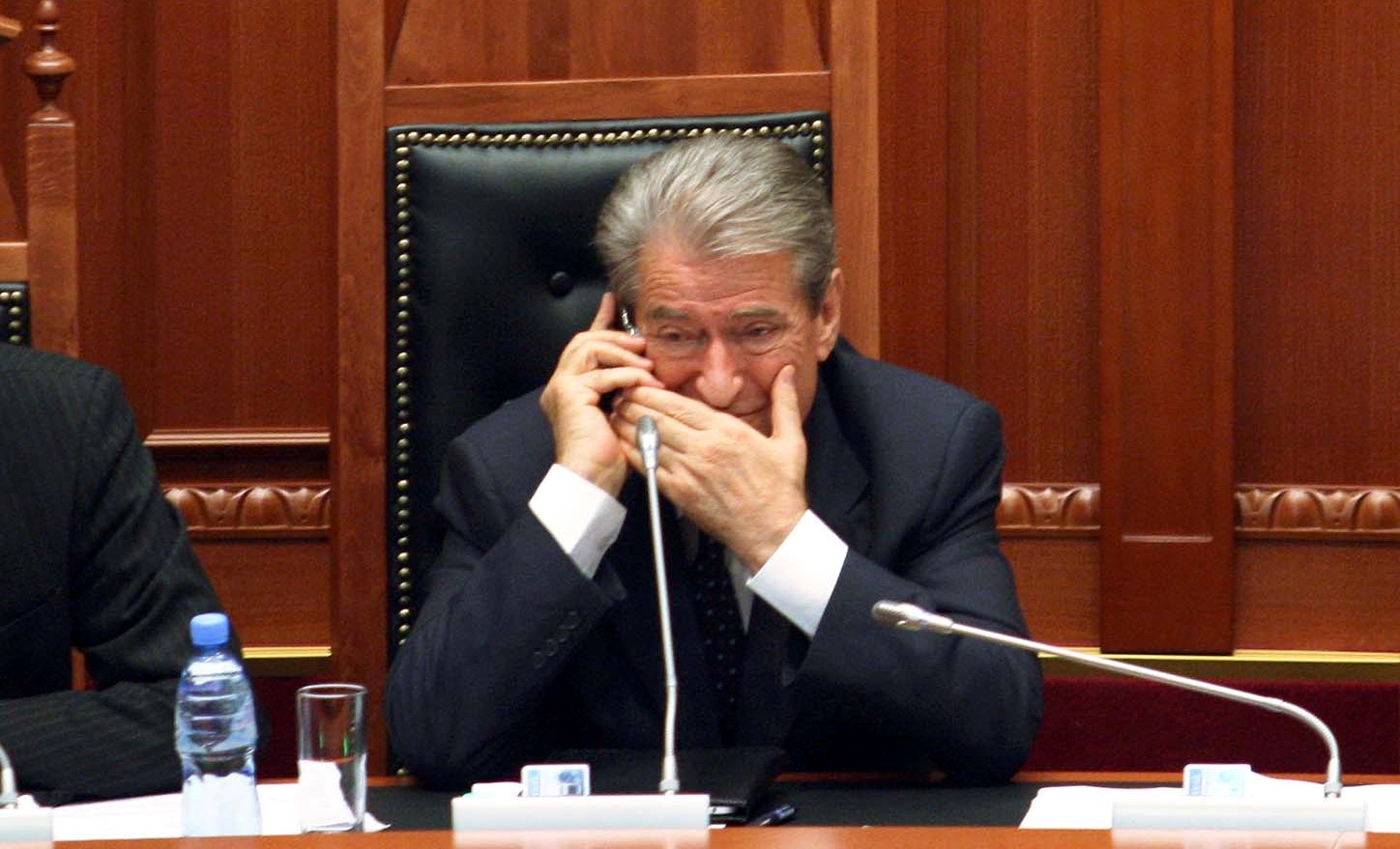 “Qytetari dixhital” tallet me Berishën, i dërgon “provat” që implikojnë kryebashkiakun e Vorës