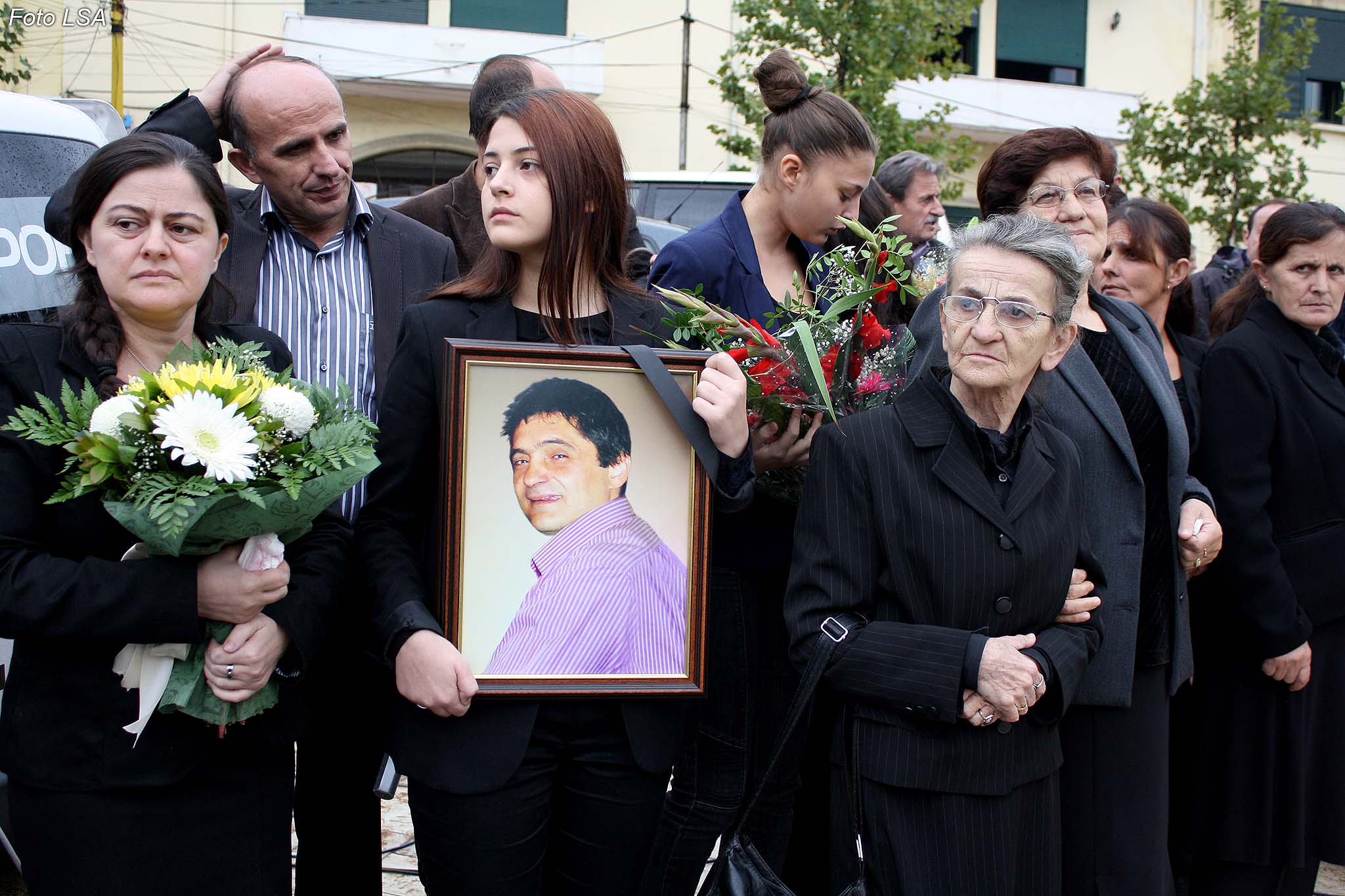 Avokati Romeo Kara poshtron Bashën: E sigurtë se ju dhe PD i’u keni lënë mangut të përndjekurve… t’i çoni në varreza! Avokati Romeo Kara poshtron Bashën: E sigurtë se ju dhe PD i’u keni lënë mangut të përndjekurve… t’i çoni në varreza!