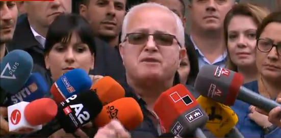 Këta të shkrijnë gazit! PD si “nëna e mashtrimit” : Do dëmshpërbleheni si të persekutuar politik të gjithë ju që po proteston dhe bëni burg për b**hën tonë! Këta të shkrijnë gazit! PD si “nëna e mashtrimit” : Do dëmshpërbleheni si të persekutuar politik të gjithë ju që po proteston dhe bëni burg për b**hën tonë!