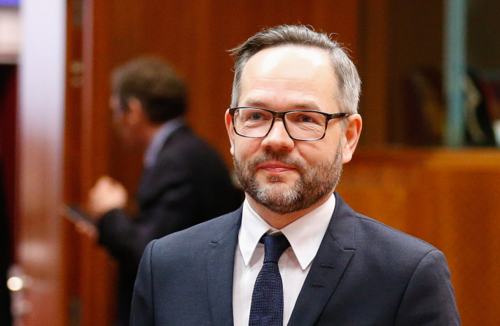 Ministri gjerman “shuplakë” PD dhe LSI: D.huna dhe urrejtja, bojkotimi i zgjedhjeve dhe largimi i opozitës nga parlamenti janë të papranueshme. Pengojnë rrugën drejt BE-së! Ministri gjerman “shuplakë” PD dhe LSI: D.huna dhe urrejtja, bojkotimi i zgjedhjeve dhe largimi i opozitës nga parlamenti janë të papranueshme. Pengojnë rrugën drejt BE-së!