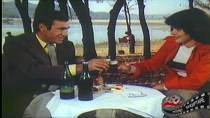 Rikthimi i “Tirkës” së teta Ollgës, bukuroshet e Tiranës e prapaskenat me Elvira Diamantin Rikthimi i “Tirkës” së teta Ollgës, bukuroshet e Tiranës e prapaskenat me Elvira Diamantin