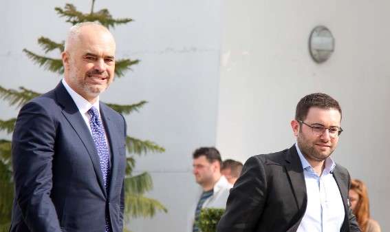 Fuga: Më 21 janar 2011 policia vriste protestues, sot i shpëton ata nga flakët