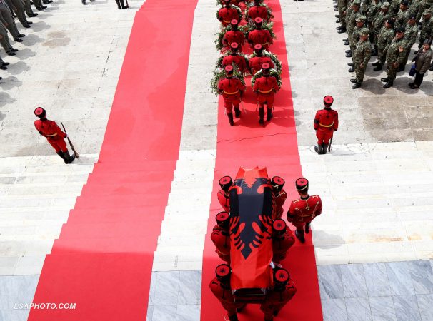 Lamtumira! Zarife Hasanaj prehet te Varrezat e Dëshmorëve Lamtumira! Zarife Hasanaj prehet te Varrezat e Dëshmorëve