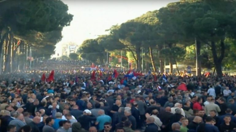 “Live” nga Tirana me protestën e opozitës “Rusia Today” dhe Zeri i Biberajt dhe Xhixhës! “Live” nga Tirana me protestën e opozitës “Rusia Today” dhe Zeri i Biberajt dhe Xhixhës!