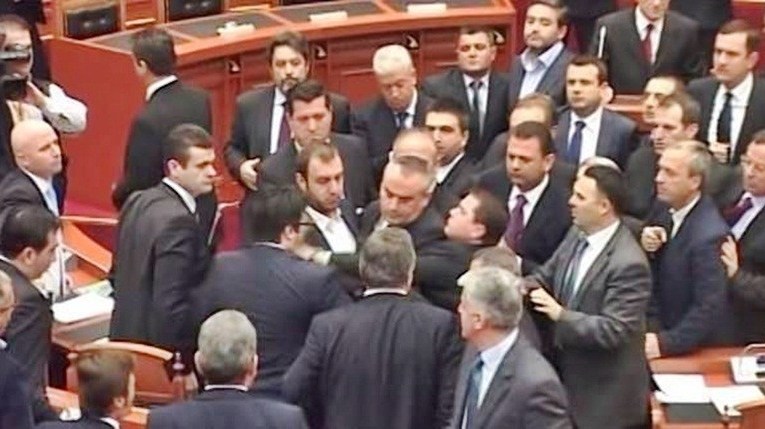 Çmendet numri 2 i PD, i thotë gazetares së njohur se do rrahë Ramën! Çmendet numri 2 i PD, i thotë gazetares së njohur se do rrahë Ramën!