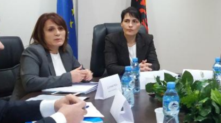 Arta Marku i ngarkon Donika Prelës detyrën urgjente Arta Marku i ngarkon Donika Prelës detyrën urgjente