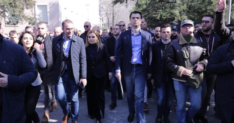 A është mirë mendërisht Basha: Nesër do bllokojmë 12 qarqe dhe do shpallim detyrat e qeverisë tranzitore! A është mirë mendërisht Basha: Nesër do bllokojmë 12 qarqe dhe do shpallim detyrat e qeverisë tranzitore!