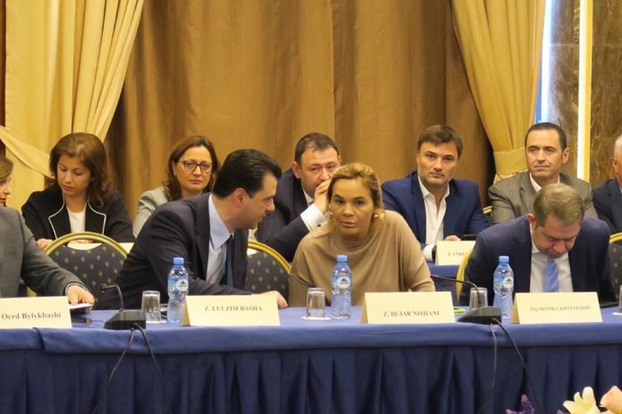 Monika e trembur, braktis Bashën në protestë dhe zhvillon një “vizitë” pa e ftuar askush në SHBA Monika e trembur, braktis Bashën në protestë dhe zhvillon një “vizitë” pa e ftuar askush në SHBA