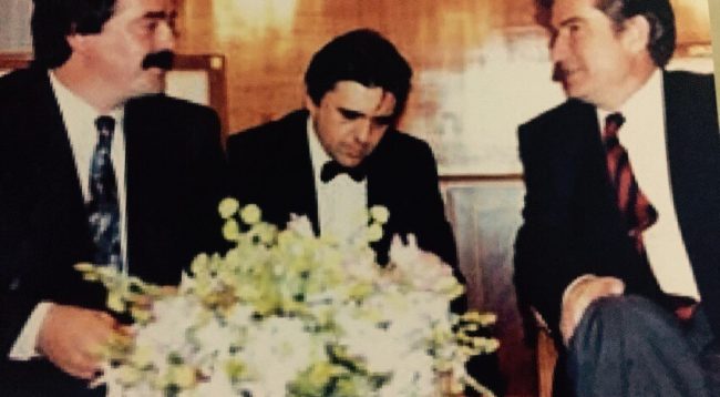 Kosova jep dekorata për personalitetet shqiptare, po Berisha që shfaqet si patrioti i madh, me gjithë akuzat në kurriz për shërbim ndaj Milosheviçit ka marrë ndonjë medalje