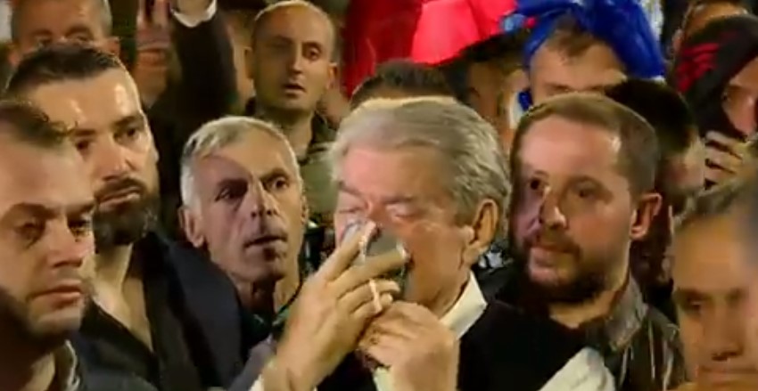 Mjeshtri i madh Pëllumb Kulla: Berisha “kërcënon”… le të guxojë Rama të ikë! Mjeshtri i madh Pëllumb Kulla: Berisha “kërcënon”… le të guxojë Rama të ikë!