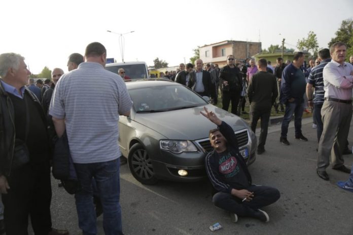 Qeveria ashpërson Kodin Penal: S’ka më gjobë… b.urg për organizatorët e basteve, d.hunimin e policëve apo mjekëve, bllokimin e rrugëve Qeveria ashpërson Kodin Penal: S’ka më gjobë… b.urg për organizatorët e basteve, d.hunimin e policëve apo mjekëve, bllokimin e rrugëve