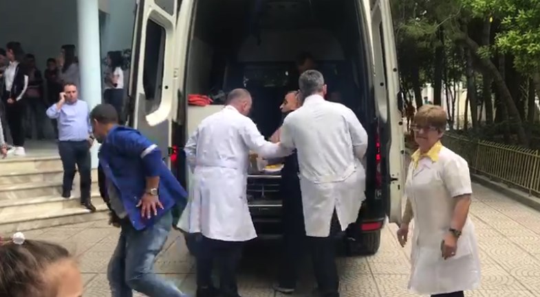 Kush e ka fajin për h.elmimin masiv në Bulqizë? Qytetarët mbushin spitalet… shkon në 100 numri i personave të shtruar Kush e ka fajin për h.elmimin masiv në Bulqizë? Qytetarët mbushin spitalet… shkon në 100 numri i personave të shtruar