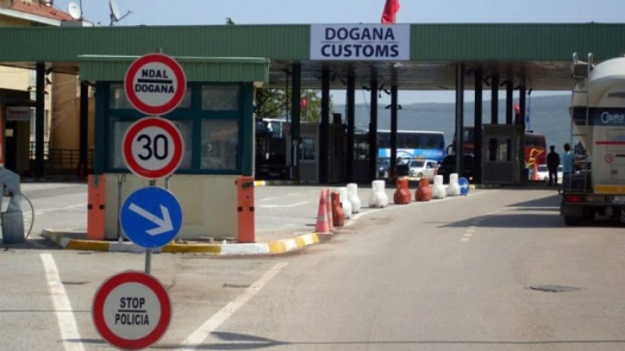 Kosova kërcënon me taksë 100% edhe Shqipërinë Kosova kërcënon me taksë 100% edhe Shqipërinë