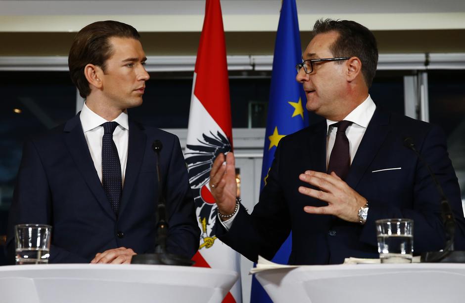 Liderit i djathtë austriak dha dorëheqjen për akuzë lobimi me rus, Luli nën hetim në SHBA as nuk ikën dhe as nuk e prek njeri me dorë Liderit i djathtë austriak dha dorëheqjen për akuzë lobimi me rus, Luli nën hetim në SHBA as nuk ikën dhe as nuk e prek njeri me dorë