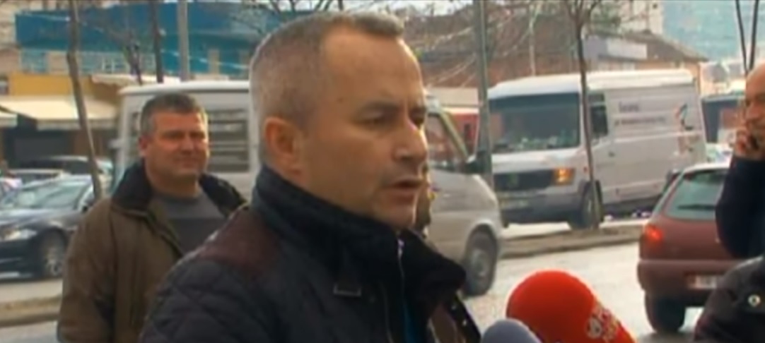 Kush është më plehrë, drejtësia apo ky mashtrues? Kush është më plehrë, drejtësia apo ky mashtrues?