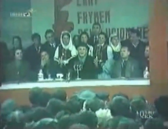 Kur Enveri kërcënonte Greqinë dhe “voriopepiriotet” e sotëm thërrisnin: “Zito (Rroftë) Enveri”! (Video) Kur Enveri kërcënonte Greqinë dhe “voriopepiriotet” e sotëm thërrisnin: “Zito (Rroftë) Enveri”! (Video)