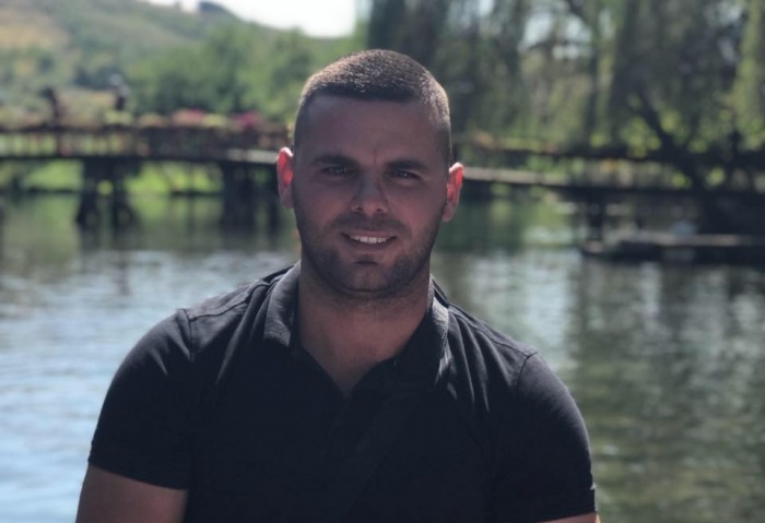 FOTO/ Tentuan ta r.rëmbenin tek parkingu i hotelit, v.iktima p.lagos me a.rmën e agresorëve njërin prej tyre FOTO/ Tentuan ta r.rëmbenin tek parkingu i hotelit, v.iktima p.lagos me a.rmën e agresorëve njërin prej tyre