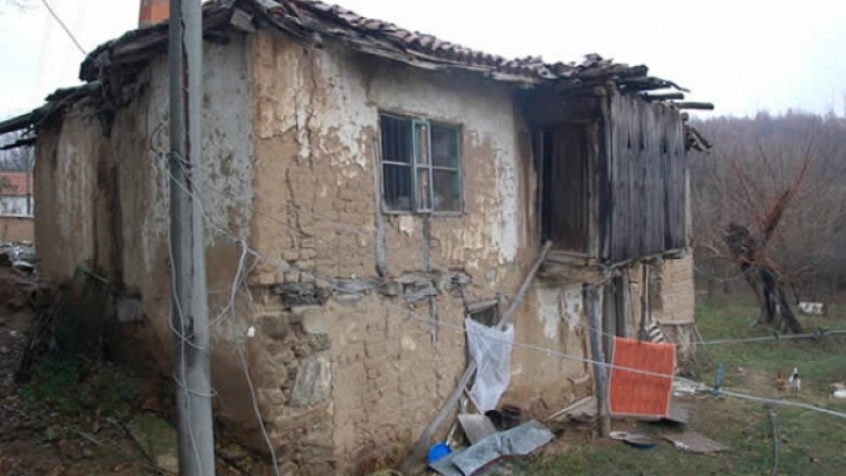 “Kam frikë se vdes babai”, 12 vjeçarja mes lotësh rrëfen historinë e trishtë të jetës së saj: Mami qan fshehurazi… “Kam frikë se vdes babai”, 12 vjeçarja mes lotësh rrëfen historinë e trishtë të jetës së saj: Mami qan fshehurazi…