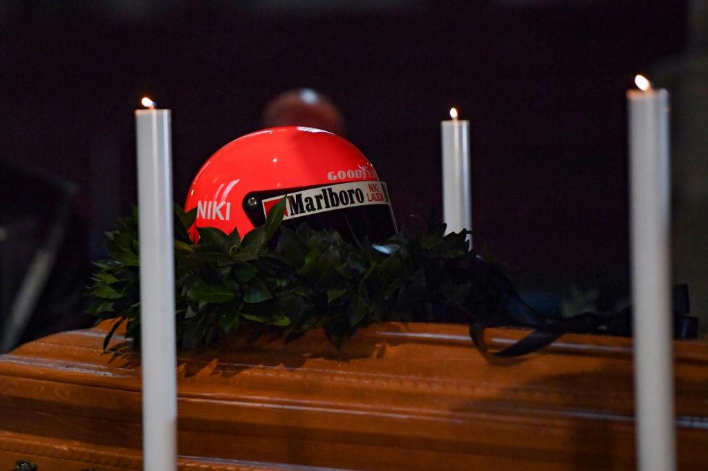 I jepet lamtumira e fundit pilotit legjendar Niki Lauda I jepet lamtumira e fundit pilotit legjendar Niki Lauda